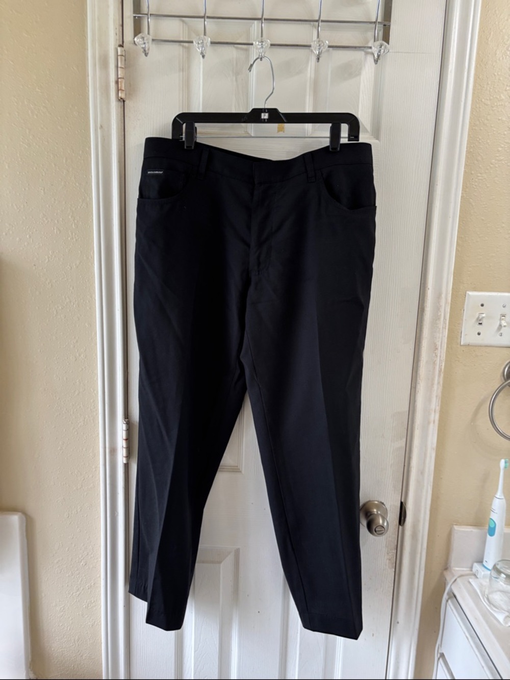 Dolce & Gabbana Black 100% Wool 5 pockets trousers. Preowned- like new!